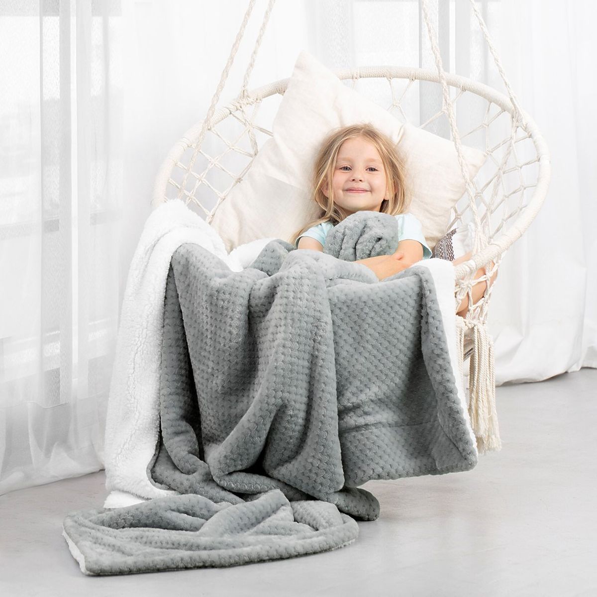 Coperta SHLEEPY colore grigio con motivo jacquard stile classico 220x240