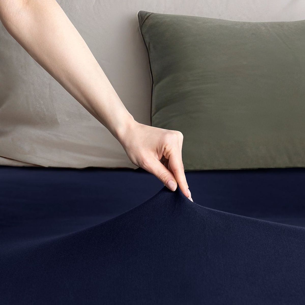 Lenzuolo AMBER colore blu navy stile classico materiale jersey 220-240x220 DecoKing