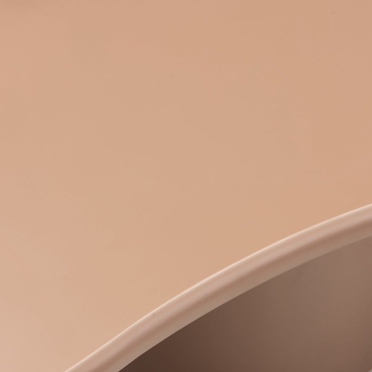 Tavolino da salotto Monaco color cannella, opaco, forme arrotondate
