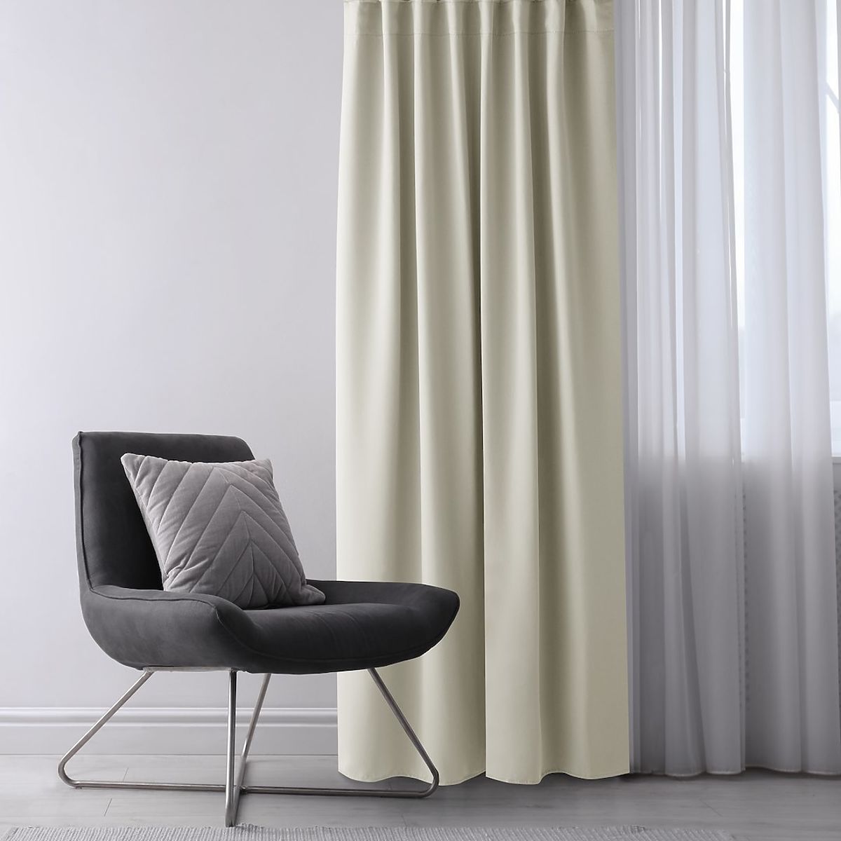 Tenda RESTILO BLACKOUT colore crema, stile classico, occhielli argentati, materiale bl