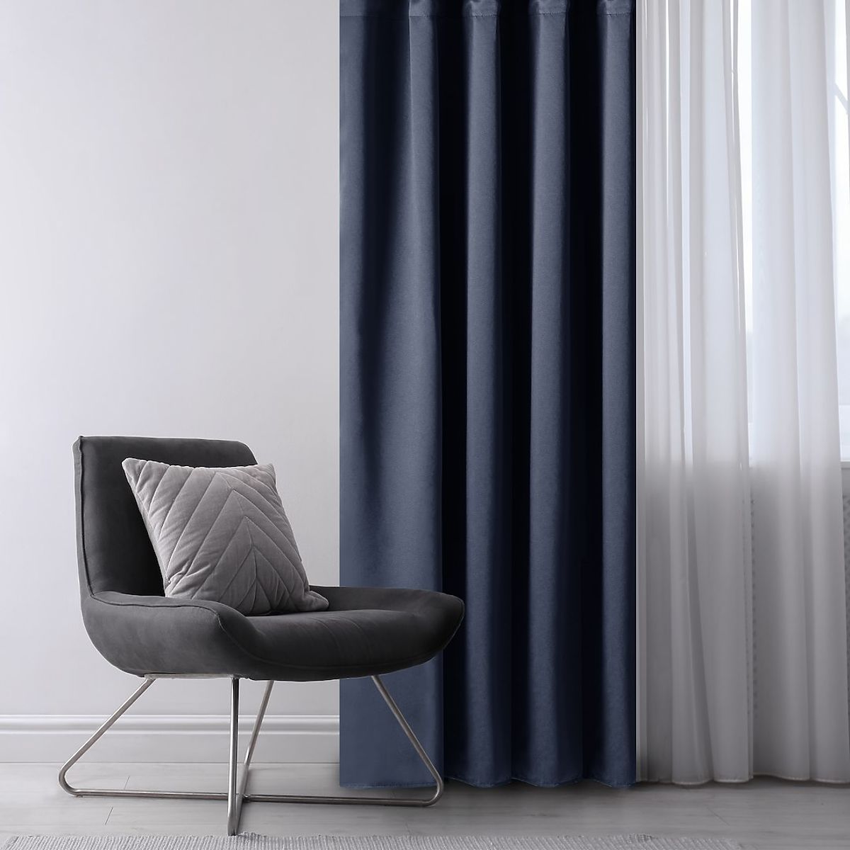 Tenda RESTILO BLACKOUT colore indaco, stile classico, occhielli argento, materiale bla
