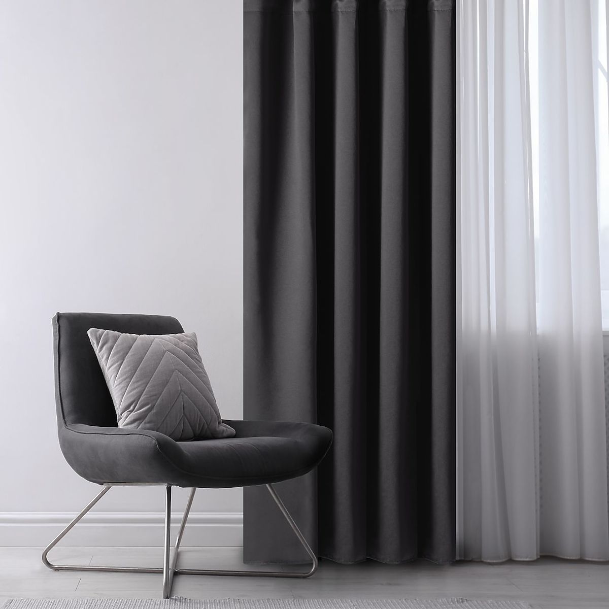 Tenda RESTILO BLACKOUT colore nero, fascetta per fissaggio, stile classico, occhielli argentati, mat