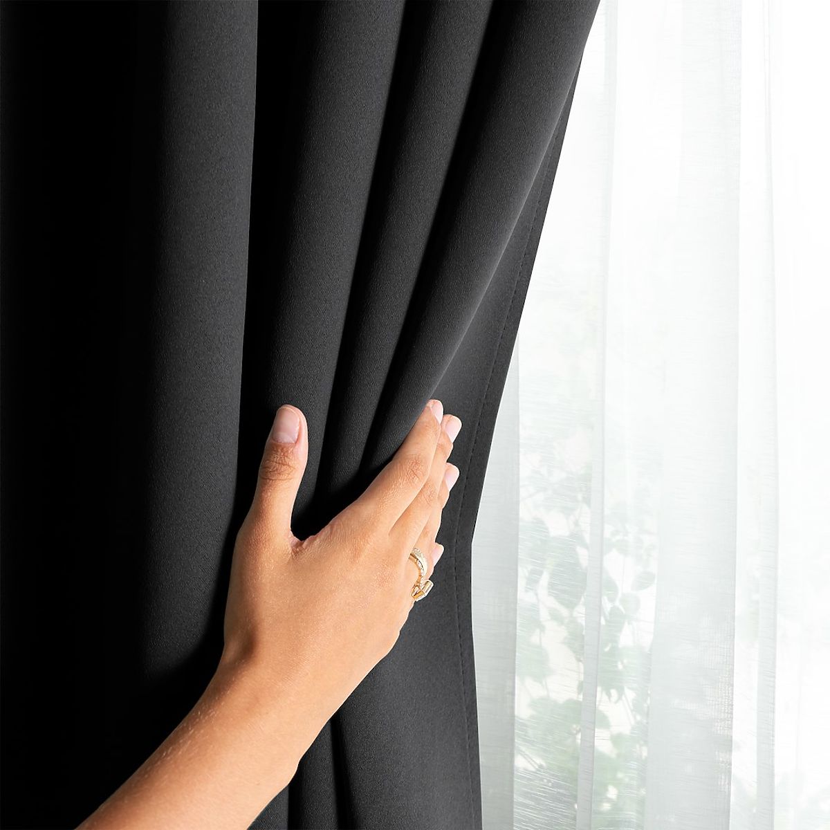 Tenda RESTILO BLACKOUT colore nero, fascetta per fissaggio, stile classico, occhielli argentati, mat