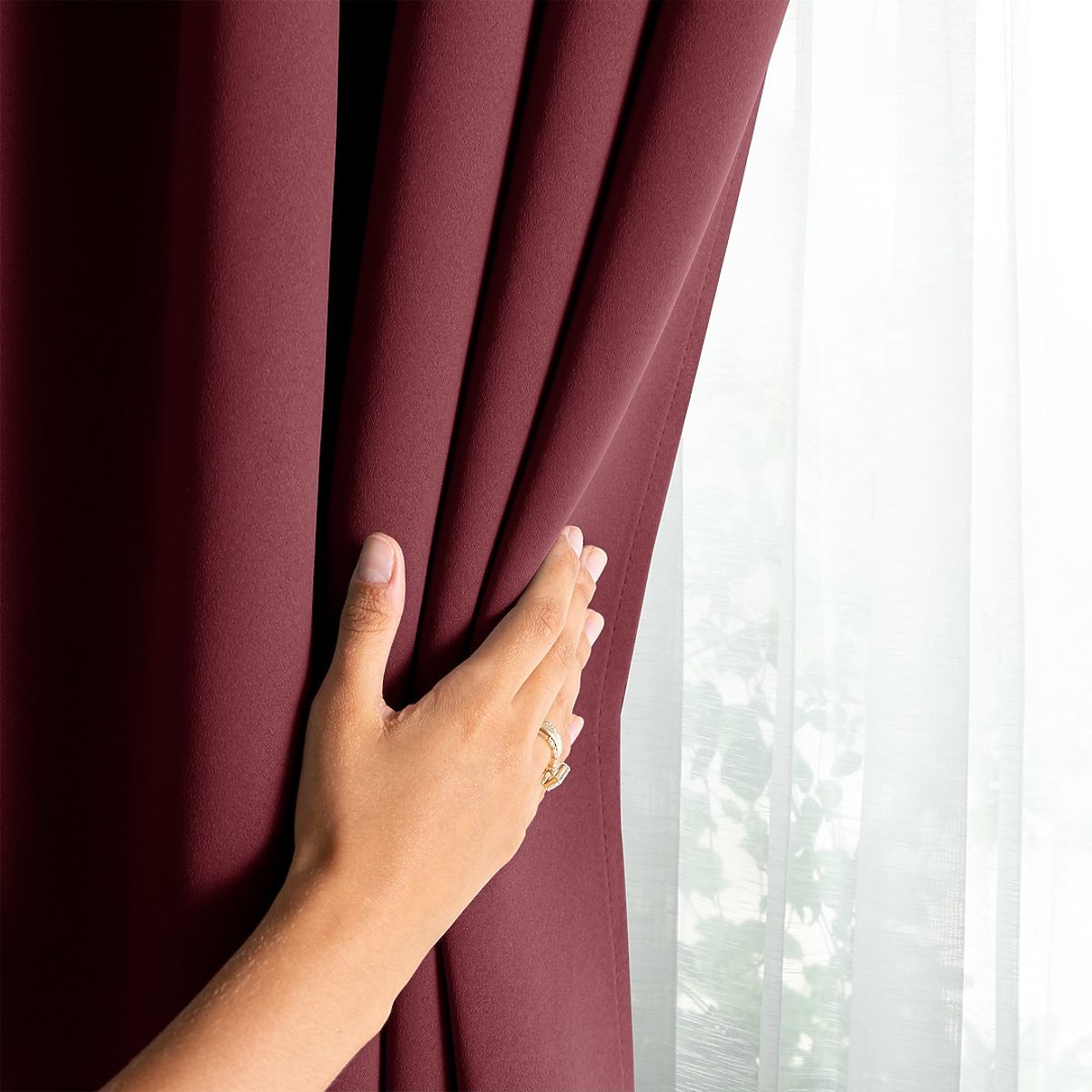 Tenda RESTILO BLACKOUT colore rosso, fascia regolabile, stile classico, occhielli argento, materiale