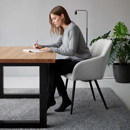 4x Sedia imbottita con cuciture quadrate Grigia LUXANO Gambe nere