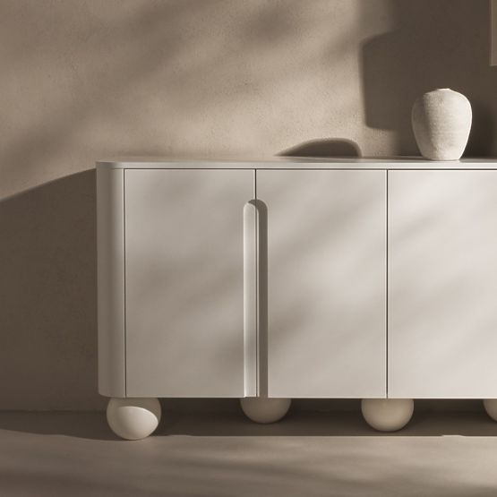 Comò a quattro ante Circula bianco, arrotondato, gambe a sfera