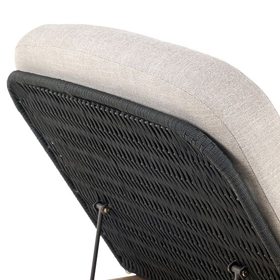 Lettino da giardino Komorebi regolabile, legno di acacia chiaro, acciaio, tessuto intrecciato, beige