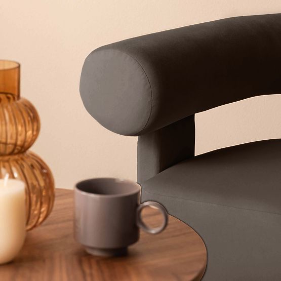 Poltrona Relax Hella marrone, vellutata, arrotondata