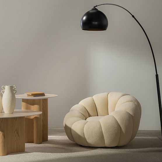 Poltrona relax Venezia beige con base girevole, boucle, forme arrotondate