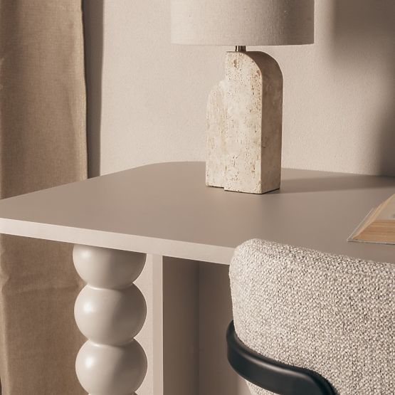 Scrivania Orel, color cashmere, gamba decorativa