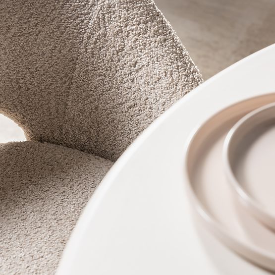 Sedia con foro nello schienale Luigi beige/gambe nere