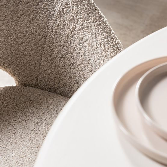 Sedia con foro nello schienale Luigi beige/gambe nere
