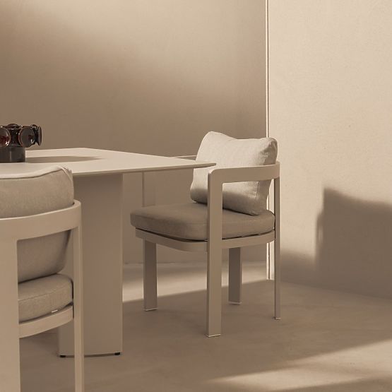 Sedia da giardino Japori in alluminio, beige chiaro, arrotondata