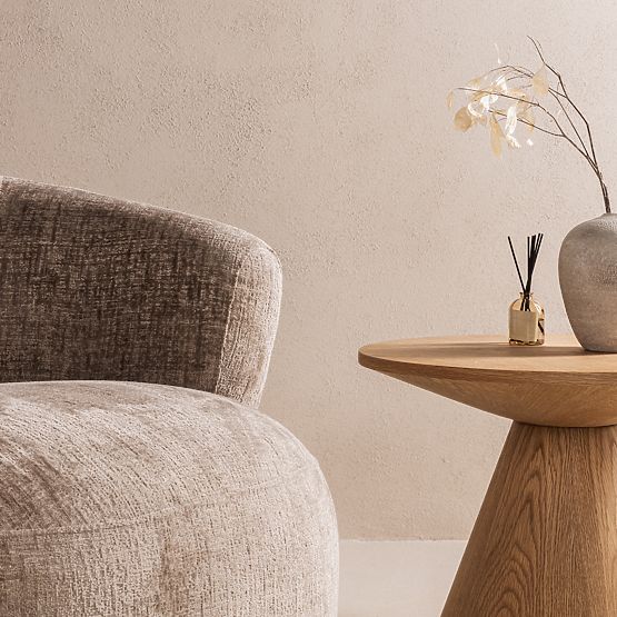 Sedia girevole Ambi beige, forme arrotondate