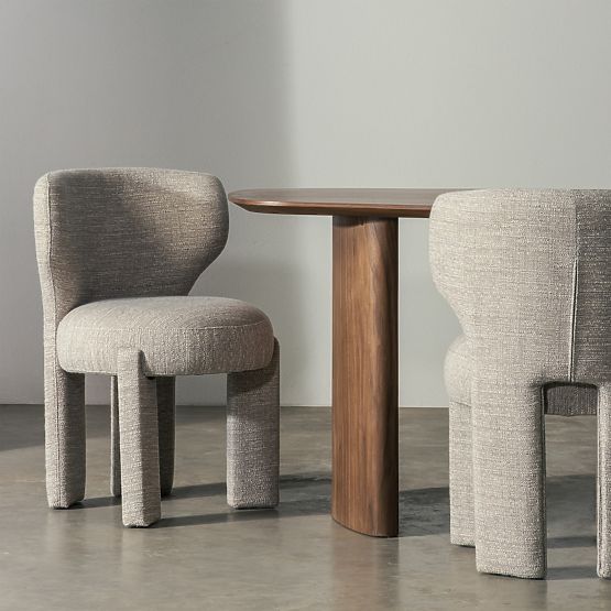 Sedia imbottita Elaine beige, forma arrotondata