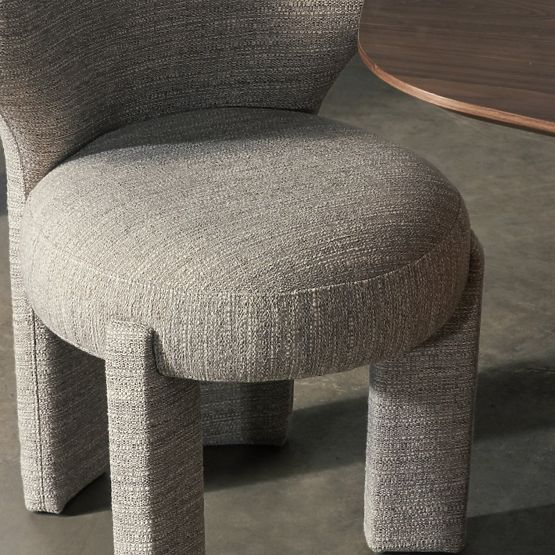 Sedia imbottita Elaine beige, forma arrotondata