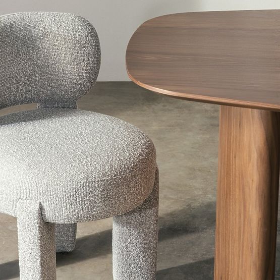 Sedia imbottita Falone grigia, boucle, forme arrotondate