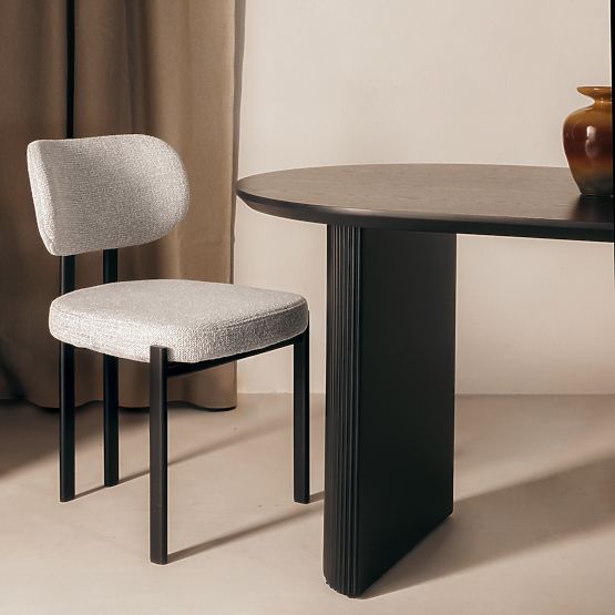 Sedia imbottita Flare, beige/gambe nere