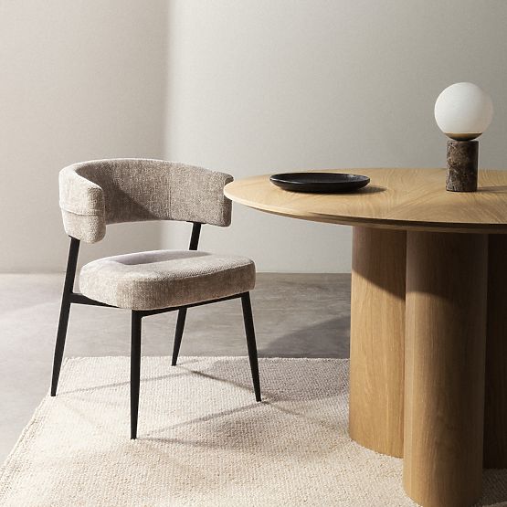 Sedia imbottita Rosario beige/gambe nere