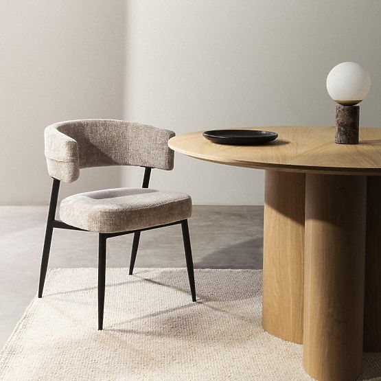 Sedia imbottita Rosario beige/gambe nere