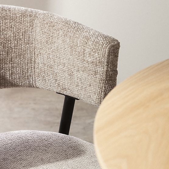 Sedia imbottita Rosario beige/gambe nere