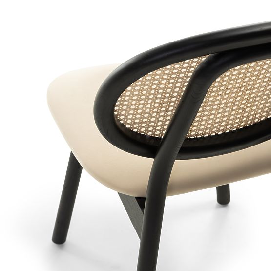 Sedia in legno Monet con intreccio viennese, rattan, velluto, nero/beige