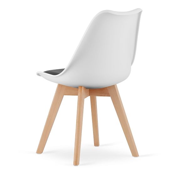 Set di 4 sedie bianche e nere con gambe in legno