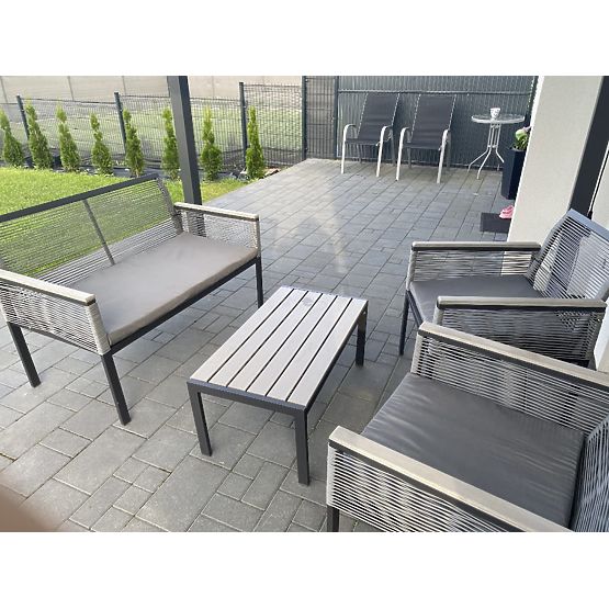 Set di mobili da giardino in alluminio (2 poltrone, divano + tavolino) CORTO rattan tecnico grigio r