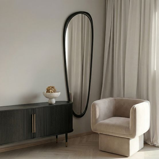 Specchio sospeso in cornice di legno Sogno 60x165 cm, forma irregolare, nero