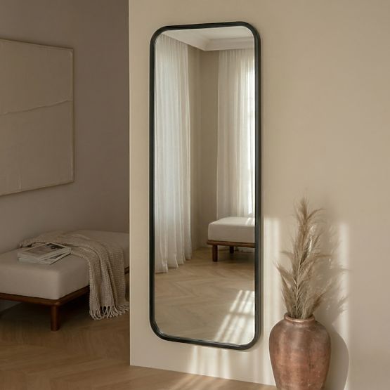 Specchio sospeso in cornice di legno Spira 60x160 cm, rettangolare, arrotondato, nero