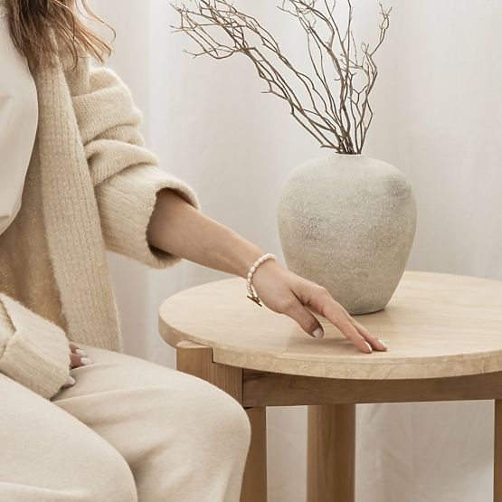 Tavolino laterale Medley 50 cm, rotondo, travertino/frassino