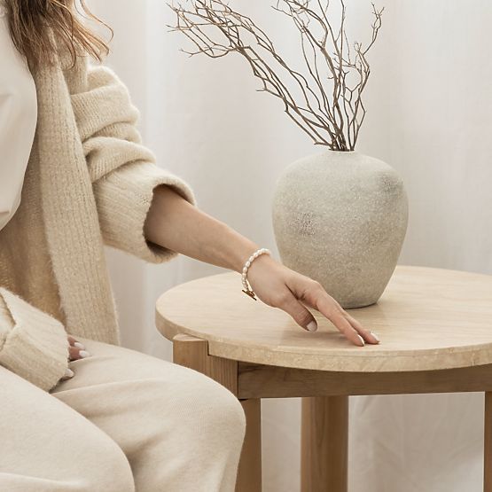 Tavolino laterale Medley 50 cm, rotondo, travertino/frassino