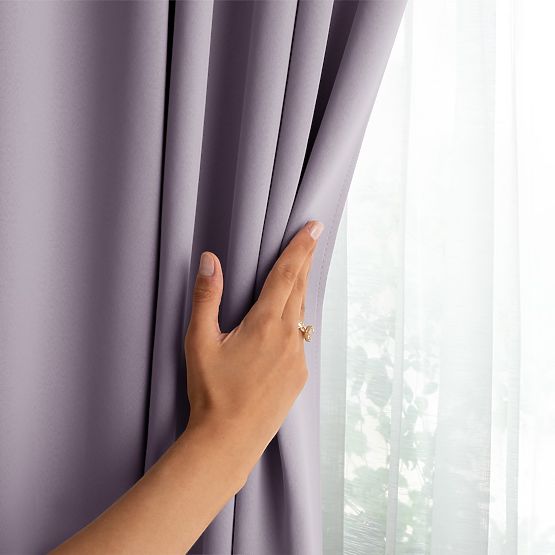 Tenda RESTILO BLACKOUT colore rosa cipria, fascetta regolabile, stile classico, occhielli argento