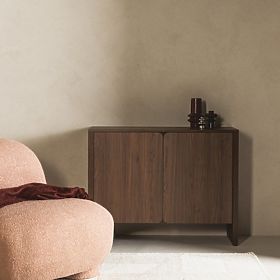 Credenza a due ante Moku noce villa, superfici frontali arrotondate