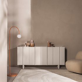 Credenza a quattro ante Moss color cashmere, arrotondata
