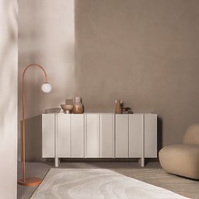 Credenza a quattro ante Moss color cashmere, arrotondata