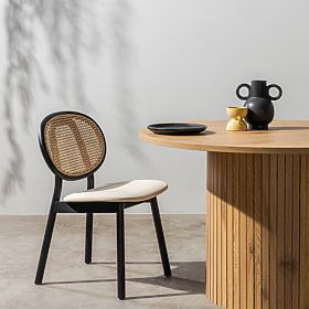 Sedia in legno Monet con intreccio viennese, rattan, velluto, nero/beige