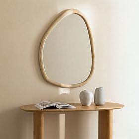 Specchio sospeso in cornice di legno Lisa 70x90 cm, forma irregolare, naturale